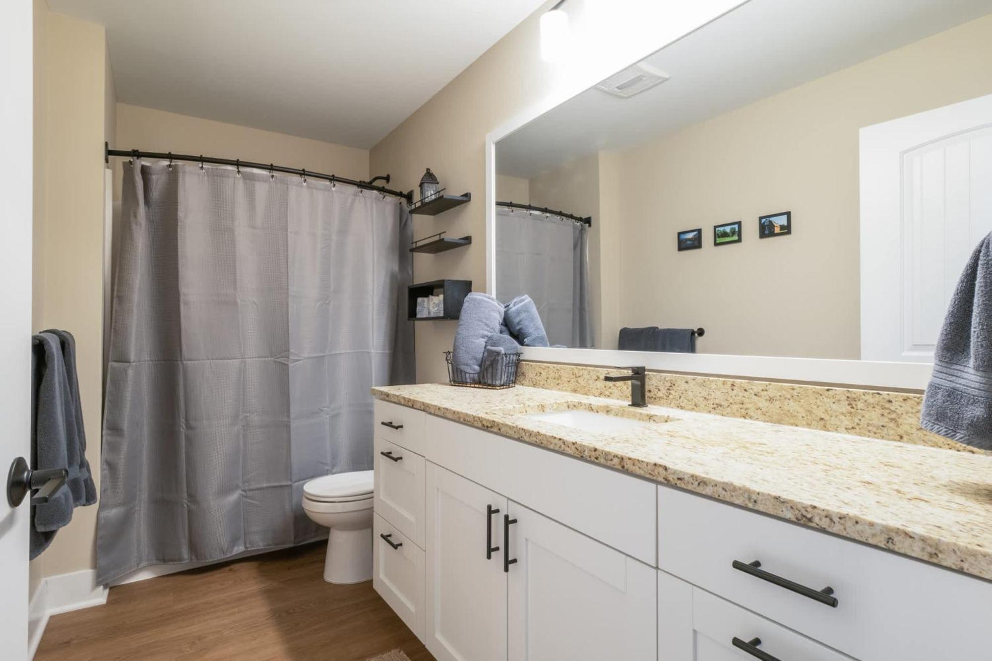 A Pet Friendly Cozy Condo In ทราเวิร์สซิตี้ ภายนอก รูปภาพ