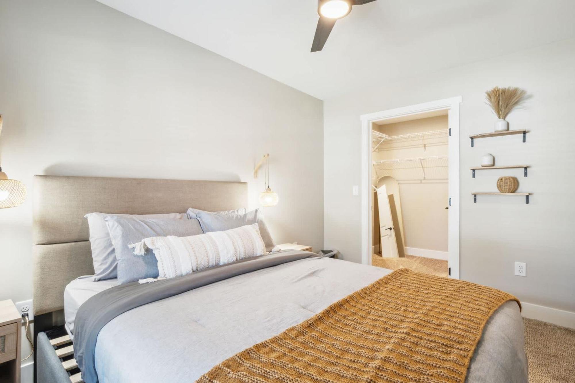 A Pet Friendly Cozy Condo In ทราเวิร์สซิตี้ ภายนอก รูปภาพ
