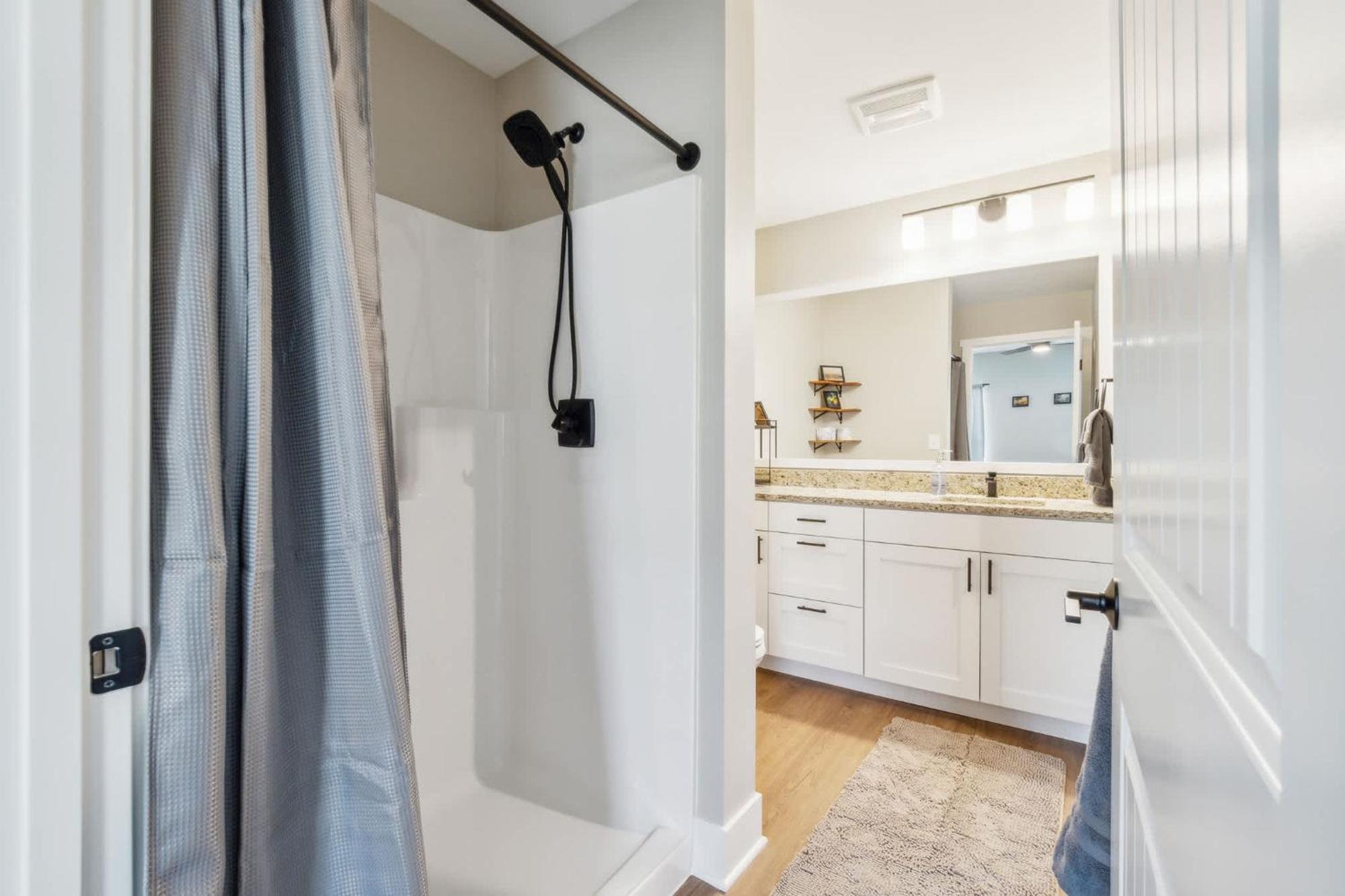 A Pet Friendly Cozy Condo In ทราเวิร์สซิตี้ ภายนอก รูปภาพ