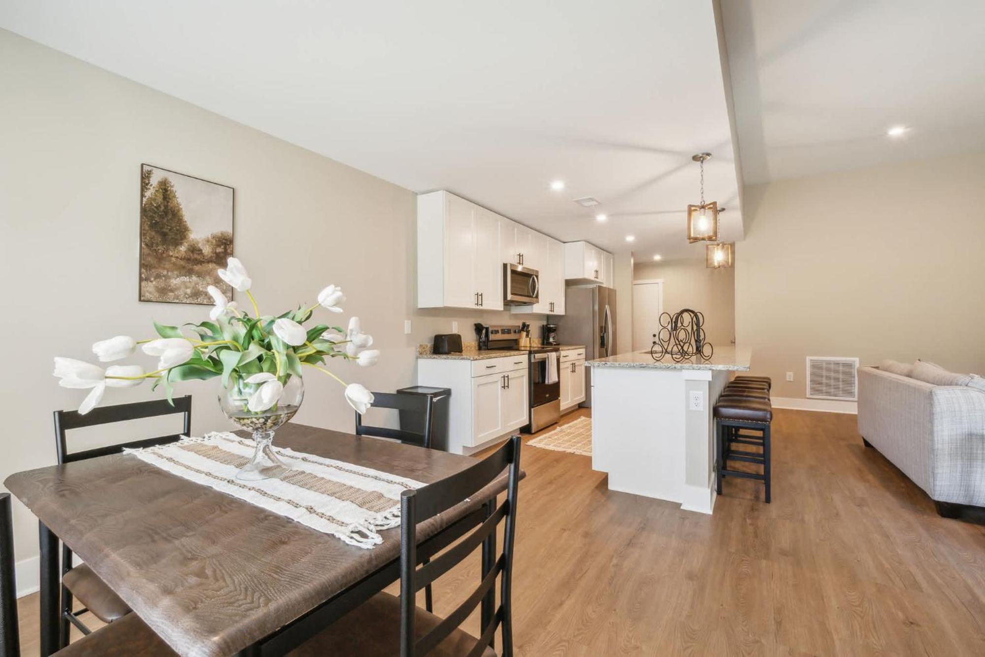 A Pet Friendly Cozy Condo In ทราเวิร์สซิตี้ ภายนอก รูปภาพ